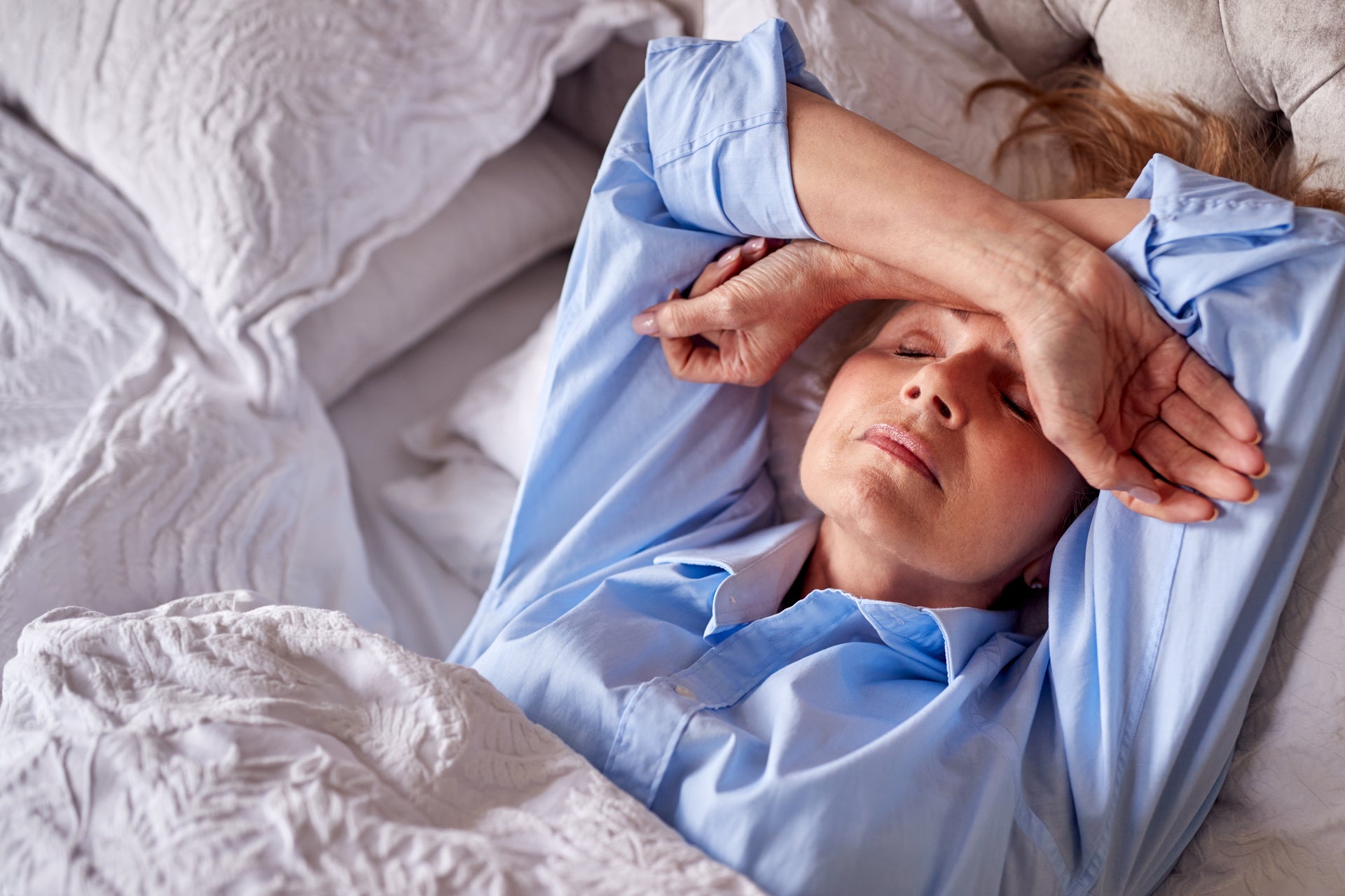 Femme réveillée la nuit, troubles du sommeil ménopause